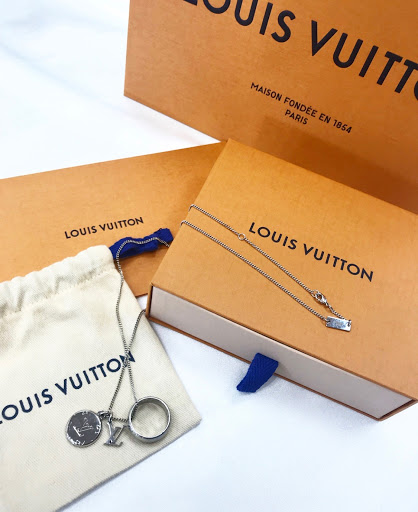 Used Clothing Store «Clothes Mentor Arlington Heights», reviews and photos, 862 W Dundee Rd, Arlington Heights, IL 60004, USA