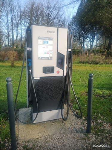 Borne de recharge de véhicules électriques MObiVE Station de recharge Montlieu-la-Garde