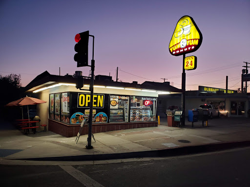 Donut Shop «Yum Yum Donuts», reviews and photos, 555 S Glenoaks Blvd, Burbank, CA 91502, USA