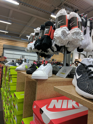 Shoe Store «DSW Designer Shoe Warehouse», reviews and photos, 44590 Ford Rd, Canton, MI 48187, USA