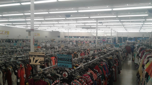 Clothing Store «1/2 of 1/2 Name Brand Clothing», reviews and photos, 601 N West St # 126, Wichita, KS 67203, USA