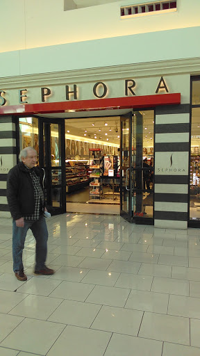 Shopping Mall «Cherry Hill Mall», reviews and photos, 2000 NJ-38, Cherry Hill, NJ 08002, USA