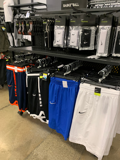 Sporting Goods Store «Nike Factory Store», reviews and photos, 1 Outlet Blvd #600, Wrentham, MA 02093, USA