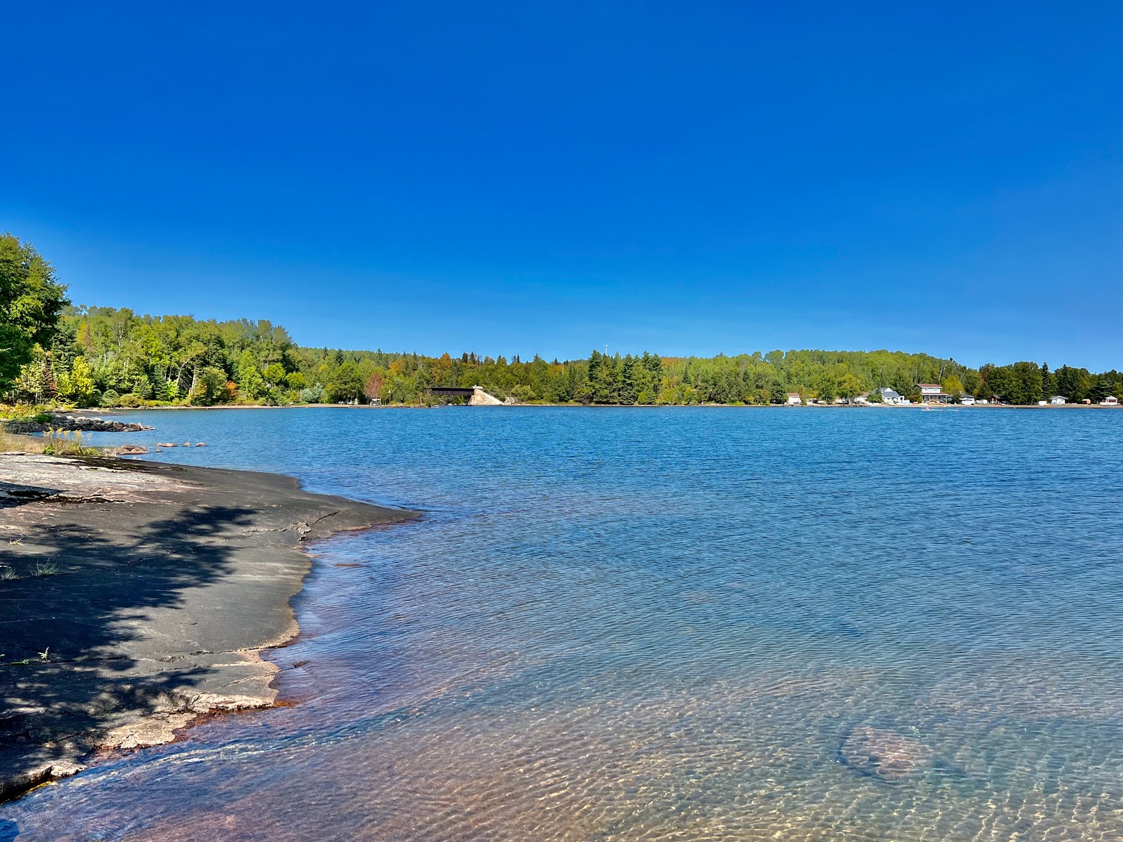 Photo de Mackenzie Point avec roches de surface