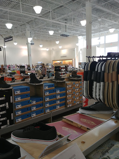 Shoe Store «DSW Designer Shoe Warehouse», reviews and photos, 9570 Village Pl Blvd, Brighton, MI 48116, USA