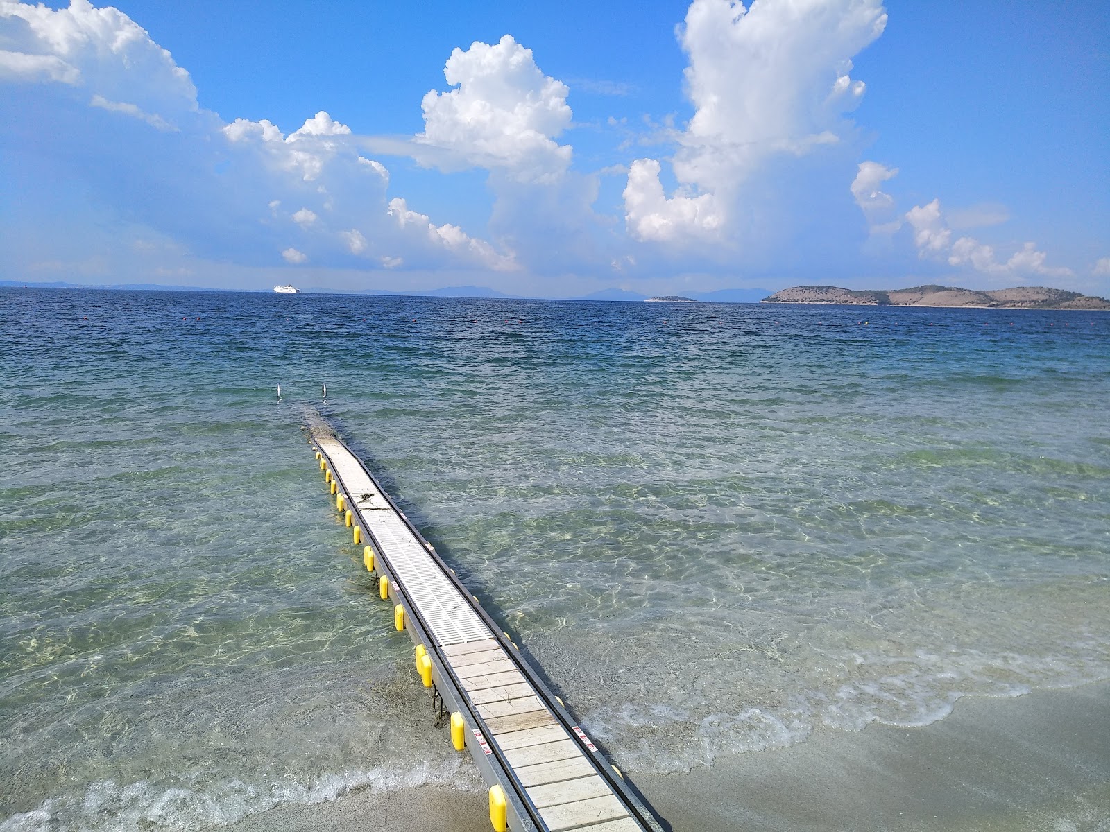 Foto di Drepano beach - raccomandato per i viaggiatori in famiglia con bambini