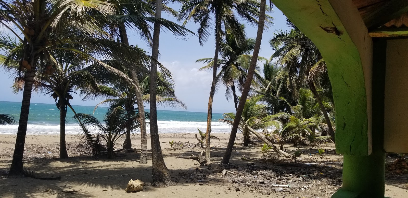 Playa El Juncal的照片 带有碧绿色纯水表面
