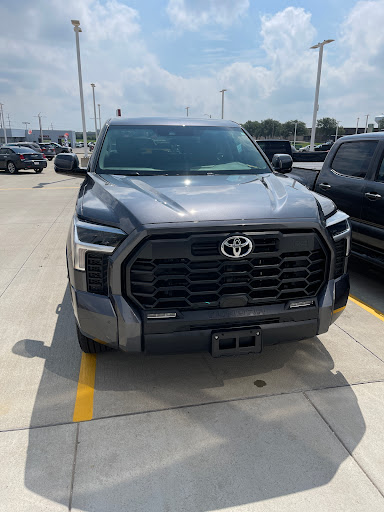 Toyota Dealer «Sam Leman Toyota Bloomington», reviews and photos, 1502 Morrissey Dr, Bloomington, IL 61701, USA