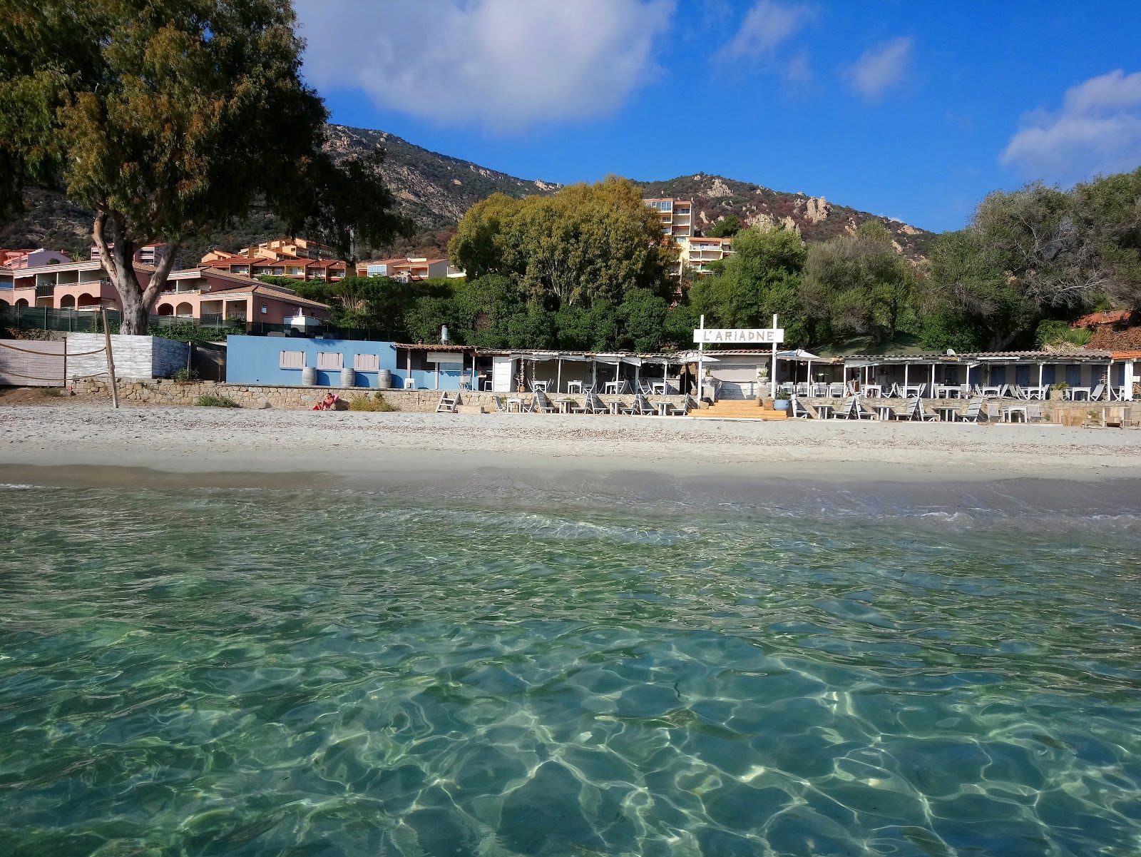 Photo de Plage d'Ariadne avec baie spacieuse