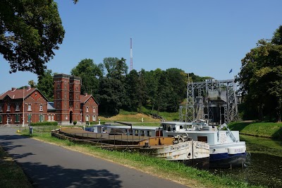 Photos of Maison du Tourisme du Parc des Canaux et Ch&acirc;teaux
