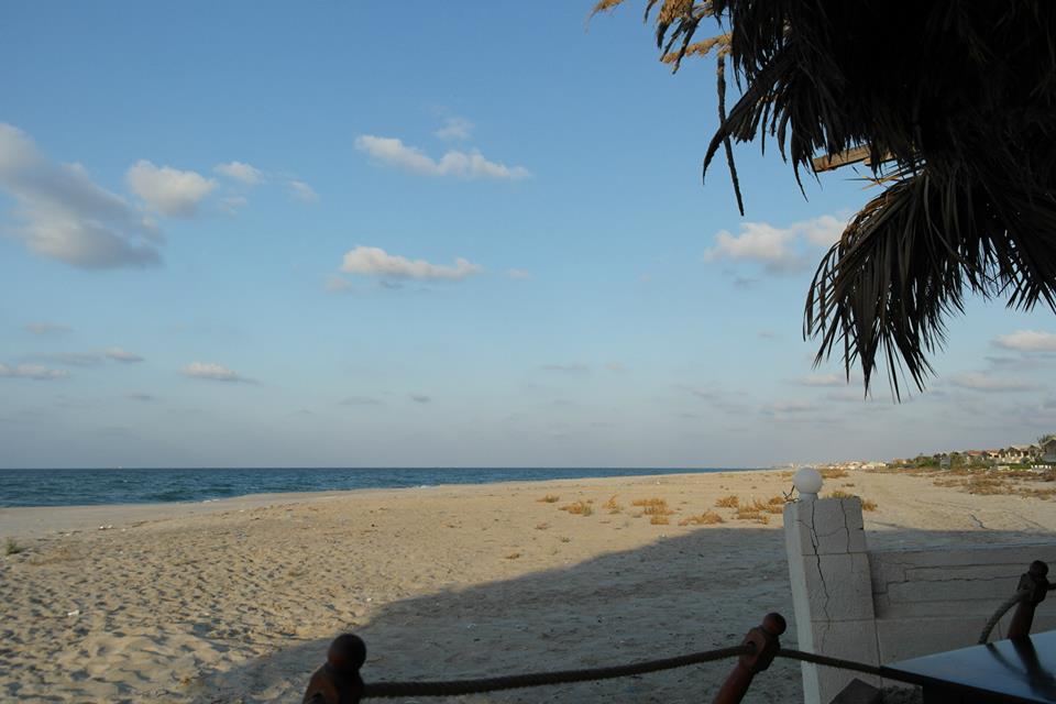 Foto van Sama El Arish Beach met recht en lang