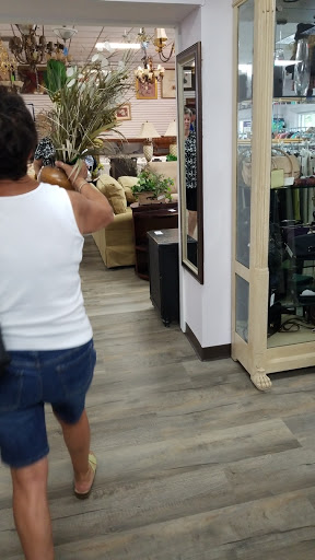 Thrift Store «The Shelter Options Shoppe», reviews and photos, 968 2nd Ave N, Naples, FL 34102, USA