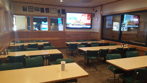 Pizza Restaurant «Round Table Pizza», reviews and photos, 8499 Old Redwood Hwy, Windsor, CA 95492, USA