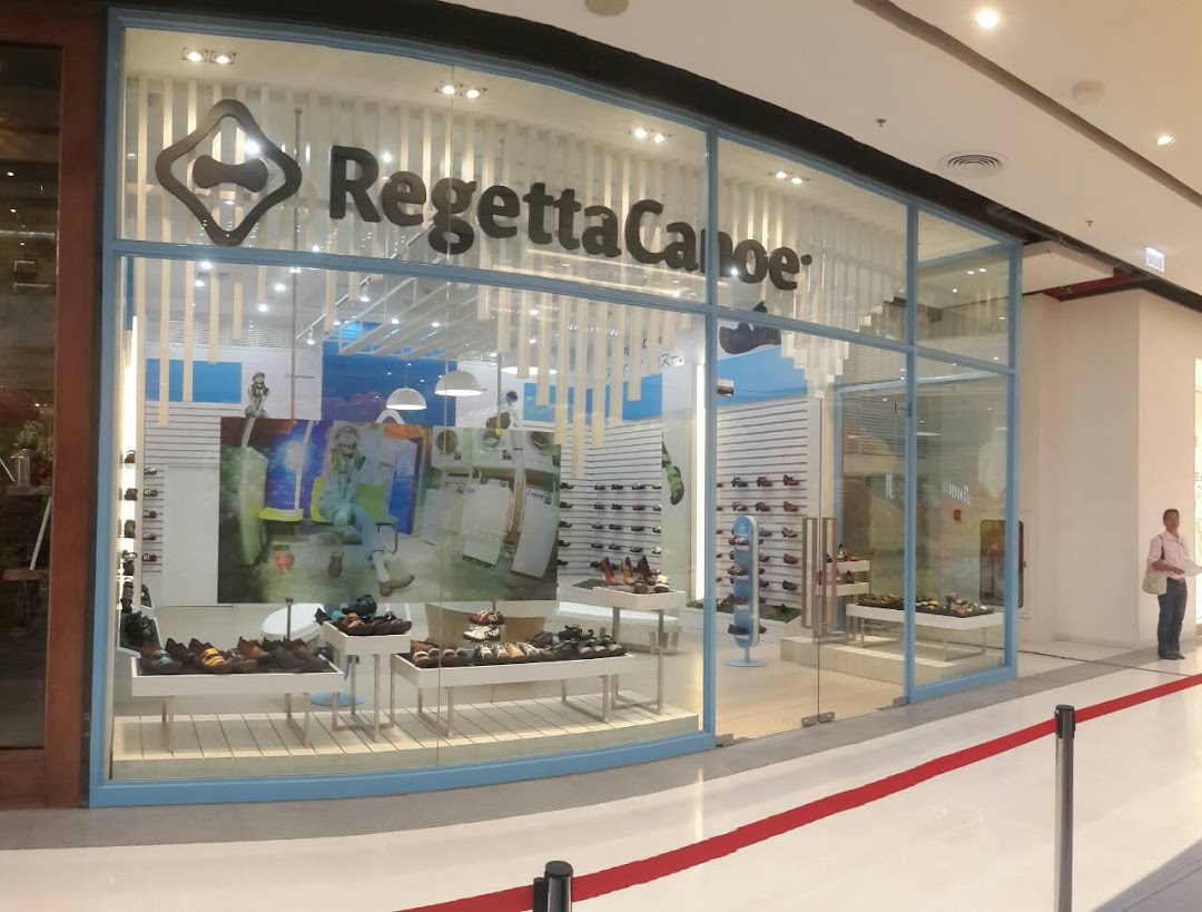 RegettaCanoe ShopCentral Plaza Westgate