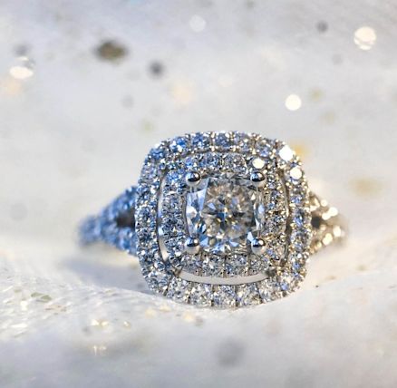 Jewelry Store «Rogers & Hollands Jewelers», reviews and photos, 4190 N Harlem Ave, Norridge, IL 60706, USA