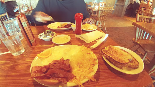 American Restaurant «Cracker Barrel Old Country Store», reviews and photos, 2421 Old Country Inn Dr, Caseyville, IL 62232, USA