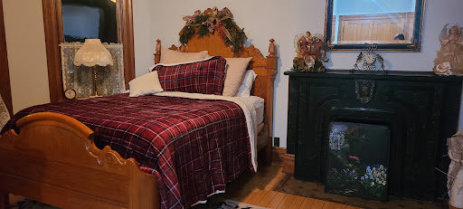 Bed & Breakfast «Chelsea House Victorian Inn», reviews and photos, 118 E Middle St, Chelsea, MI 48118, USA