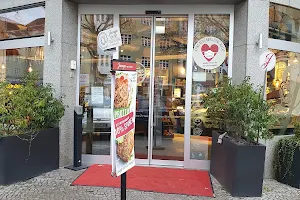 Junge Die Bäckerei. image