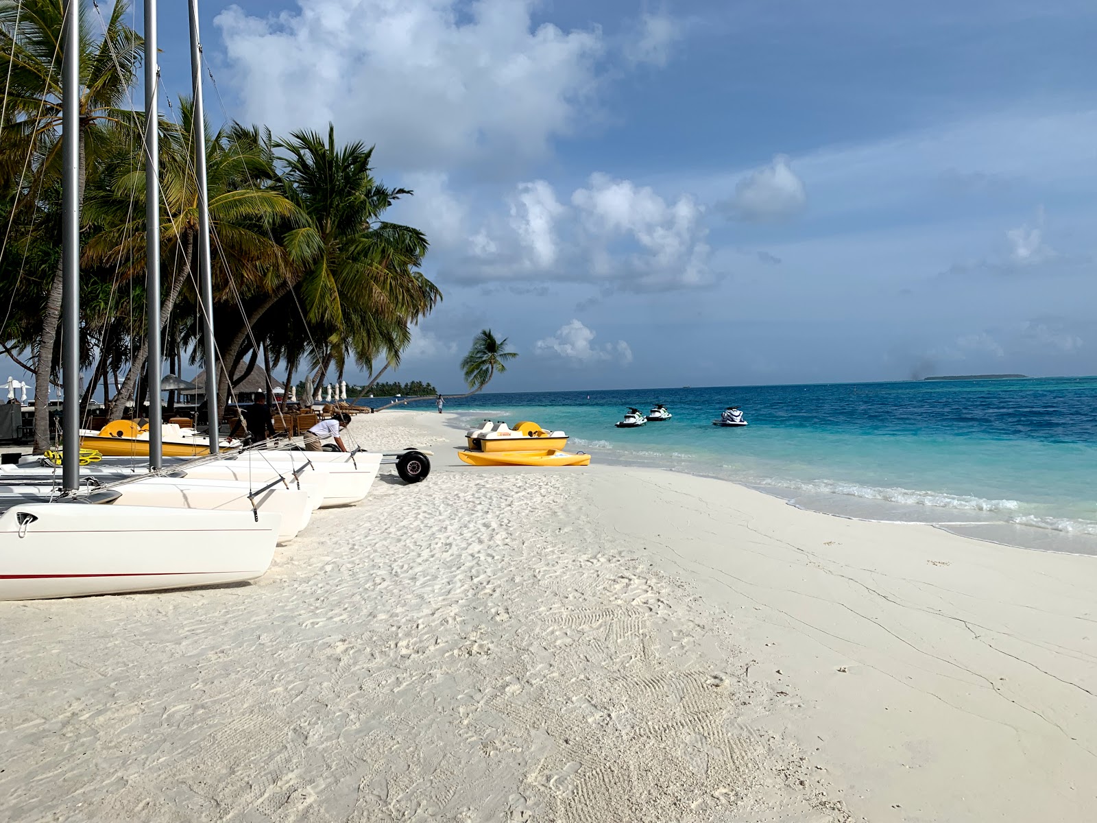 Foto de Conrad Resort Main Island con playa amplia