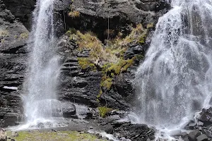 Cascada de Hampaturi image