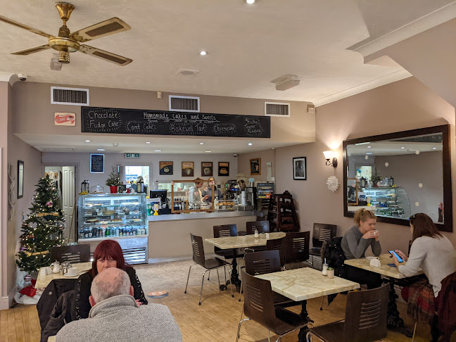 Comments and reviews of Cafe Luca