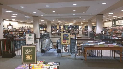 Book Store «Barnes & Noble», reviews and photos, 5701 Sunset Dr #196, South Miami, FL 33143, USA