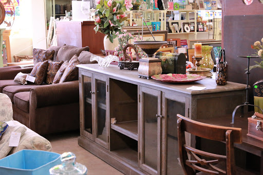 Used Clothing Store «T.E.A.M. Resale Shop», reviews and photos, 300 W Main St, Tomball, TX 77375, USA