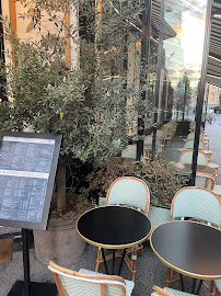 Atmosphère du Restaurant français Les Artistes à Paris - n°6