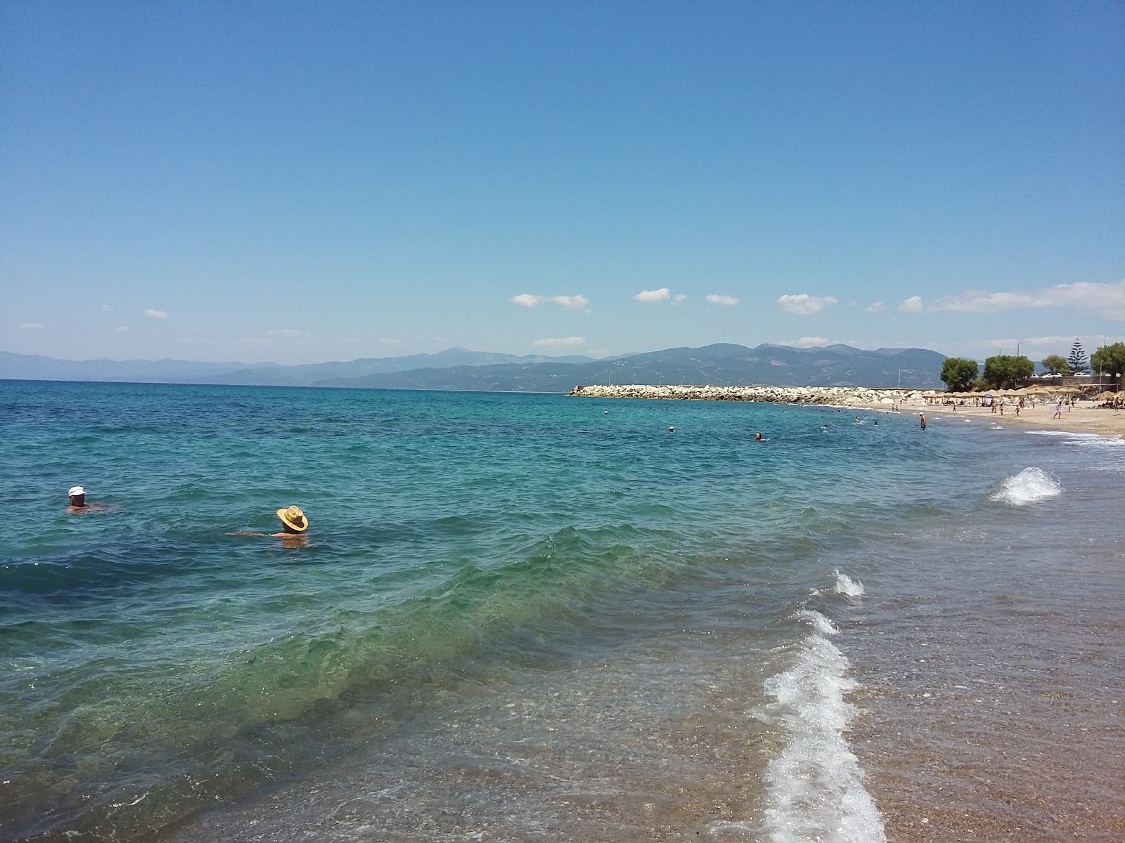 Photo de Paralia Ai Lagoudis avec caillou fin clair de surface