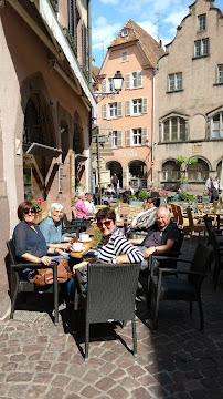 Atmosphère du Restaurant de spécialités alsaciennes Brasserie Chez Hansi à Colmar - n°2