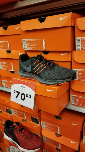 Shoe Store «Shoe Carnival», reviews and photos, 4835 W 77th St, Burbank, IL 60459, USA