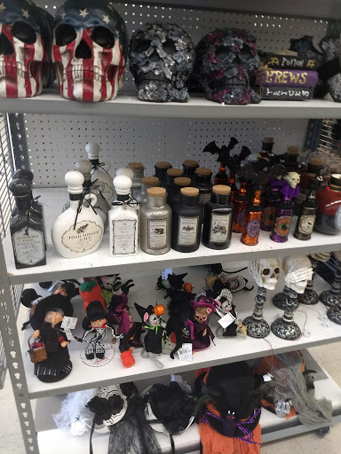 Home Goods Store «Tuesday Morning», reviews and photos, 23314 Farmington Rd, Farmington, MI 48336, USA