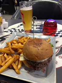 Plats et boissons du Restaurant de hamburgers Le Shelby Bis à Saint-Gervais-la-Forêt - n°2