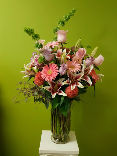 Florist «Sweet William & Thyme», reviews and photos, 19 E Railroad Ave, Jamesburg, NJ 08831, USA