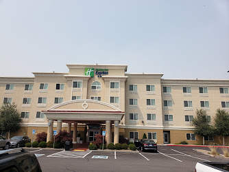 Holiday Inn Express & Suites Klamath Falls Central, an IHG Hotel