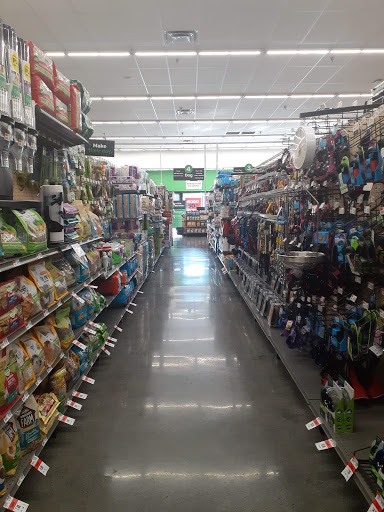Pet Supply Store «Pet Supplies Plus», reviews and photos, 5418 N Blackstone Ave, Fresno, CA 93710, USA