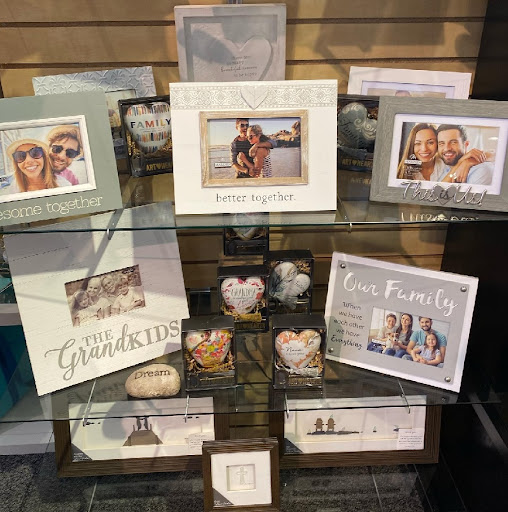 Collectibles Store «Classic Boutique & Gallery», reviews and photos, 2678 Bayshore Blvd, Dunedin, FL 34698, USA