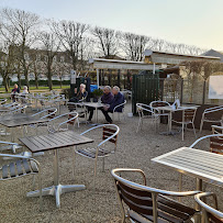 Atmosphère du Restaurant La Petite Terrasse du Parc à Saint-Germain-en-Laye - n°4