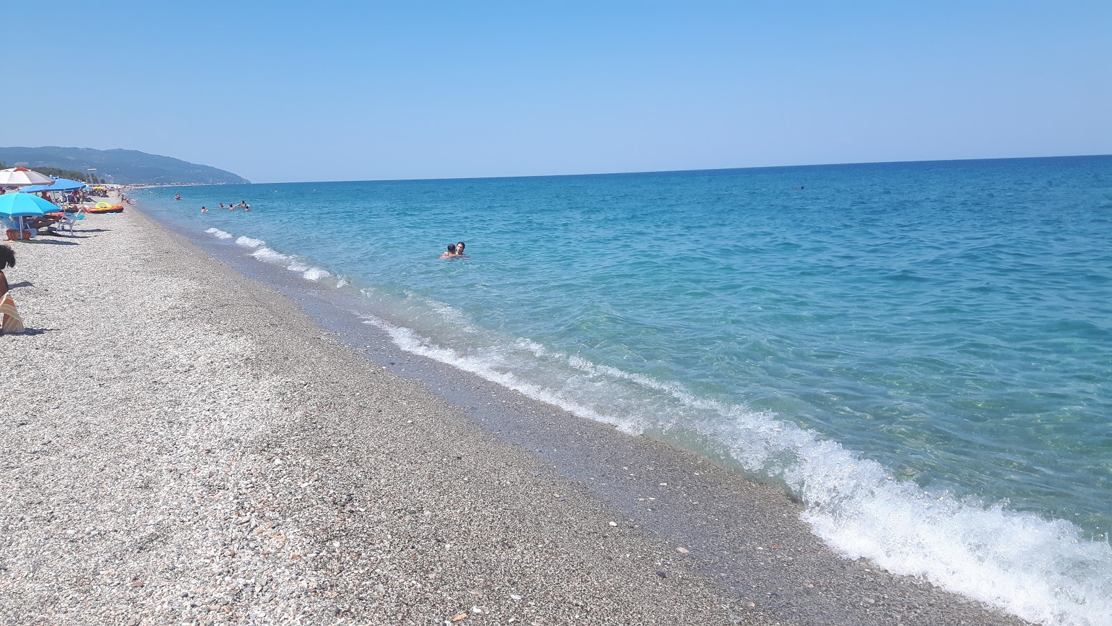 Foto van Agiokampos beach met beige zand oppervlakte