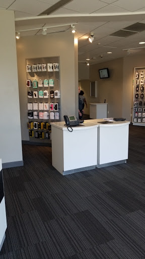 Cell Phone Store «Verizon», reviews and photos, 5945 Mayfield Rd, Mayfield Heights, OH 44124, USA