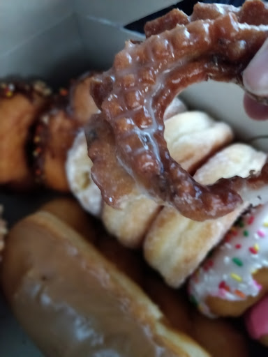 Bakery «Fresno Donut House», reviews and photos, 3145 N Blackstone Ave, Fresno, CA 93703, USA