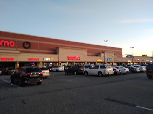 Shopping Mall «Bay Plaza Shopping Center», reviews and photos, 2100 Bartow Ave, Bronx, NY 10475, USA