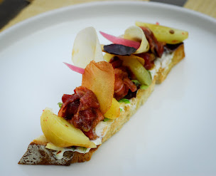 Photo n°51 de Les Pêcheries Ligériennes / La Cabane à Matelot : restaurant - boutique - balades en bateau - cours de cuisine - traiteur à Bréhémont ()