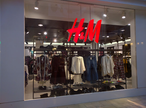 H&M, 301 Light St #1575, Baltimore, MD 21202, USA, 