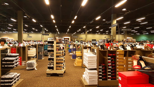 Shoe Store «DSW Designer Shoe Warehouse», reviews and photos, 6644 Loisdale Rd, Springfield, VA 22150, USA