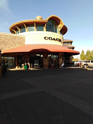 Shopping Mall «Woodburn Premium Outlets», reviews and photos, 1001 N Arney Rd, Woodburn, OR 97071, USA