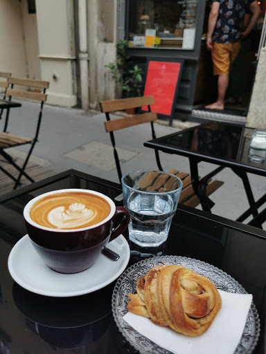Le Dandelion Café