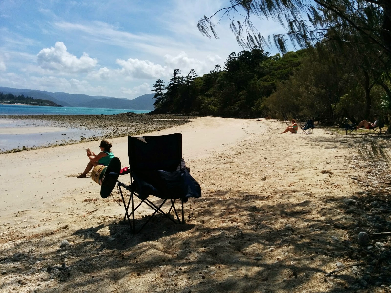 Foto av Cockatoo Beach med turkos rent vatten yta