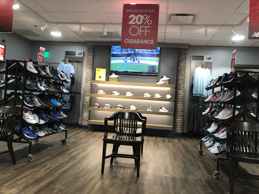 Shoe Store «New Balance - Milwaukee», reviews and photos, 17155 W Bluemound Rd a, Brookfield, WI 53005, USA