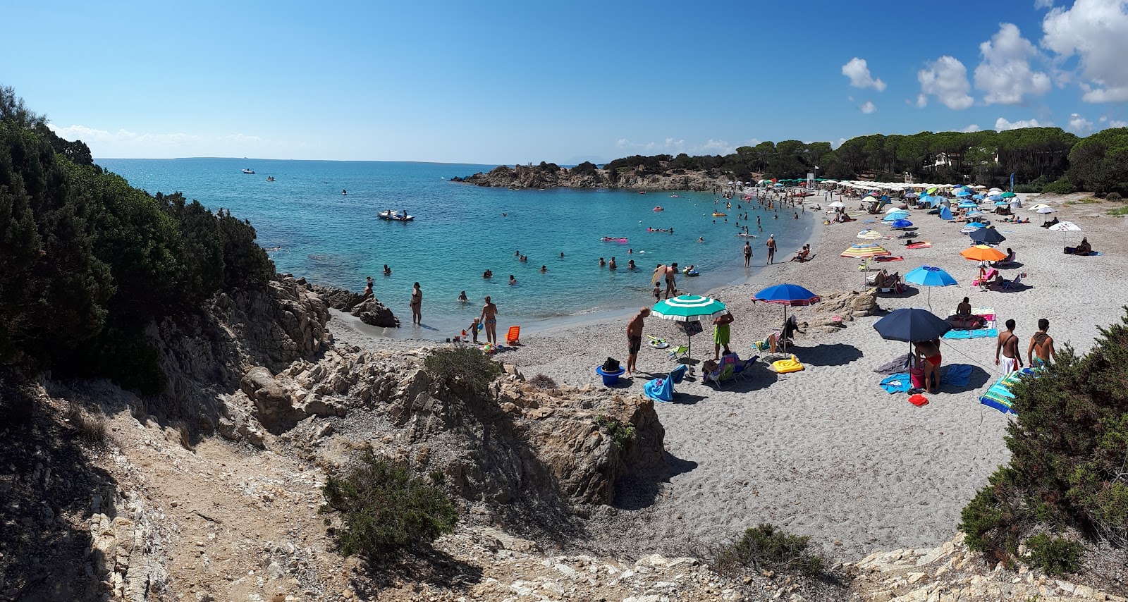 Porto Corallo'in fotoğrafı parlak kum yüzey ile